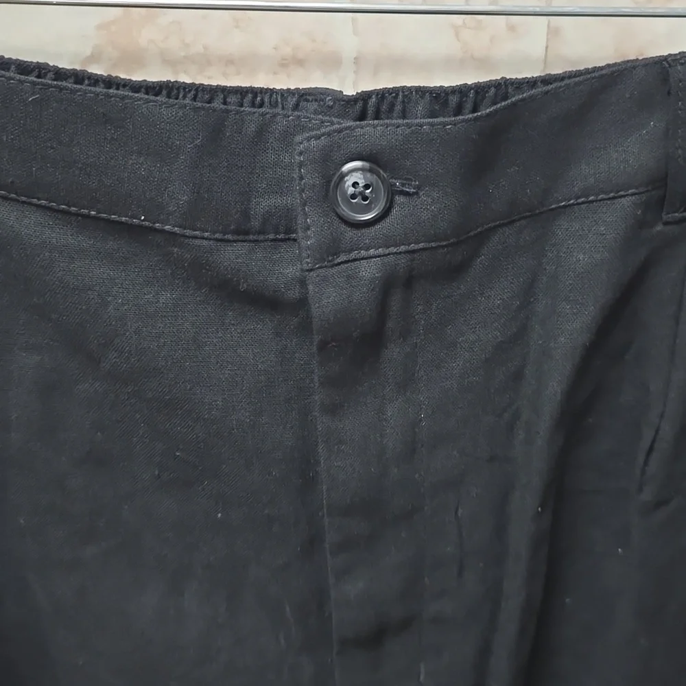 Time and Tru Women's Black Flat Front Shorts - Picture 4 of 8